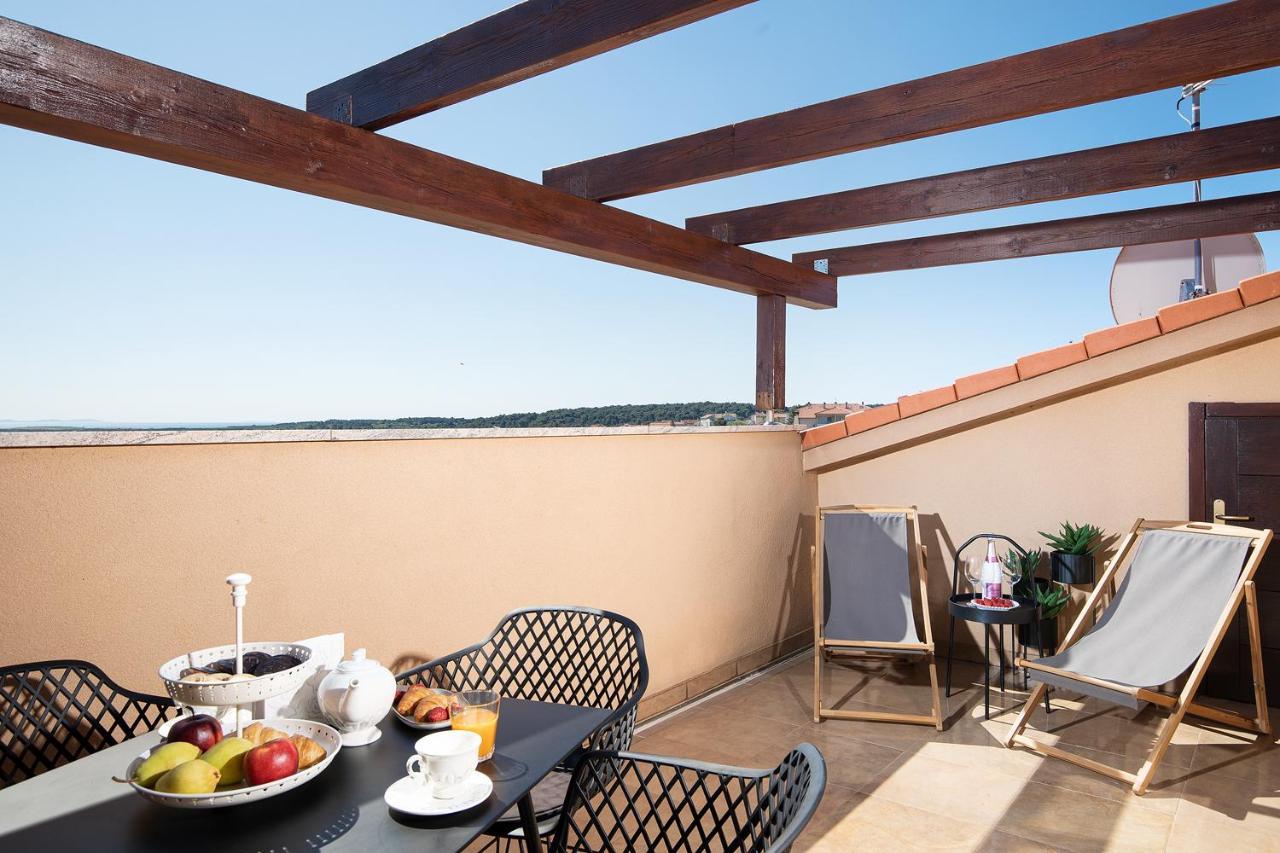 Cesare Apartment, With Swimming Pool And Sea View Лижнян Экстерьер фото