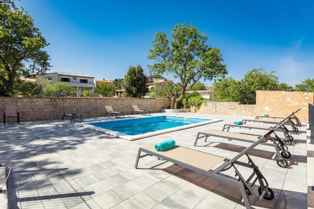 Cesare Apartment, With Swimming Pool And Sea View Лижнян Экстерьер фото